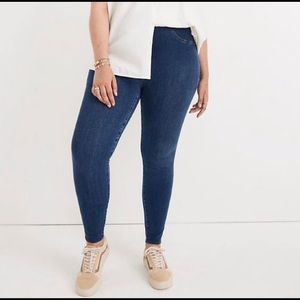 Madewell Pull-On Jeans in Freeburg wash